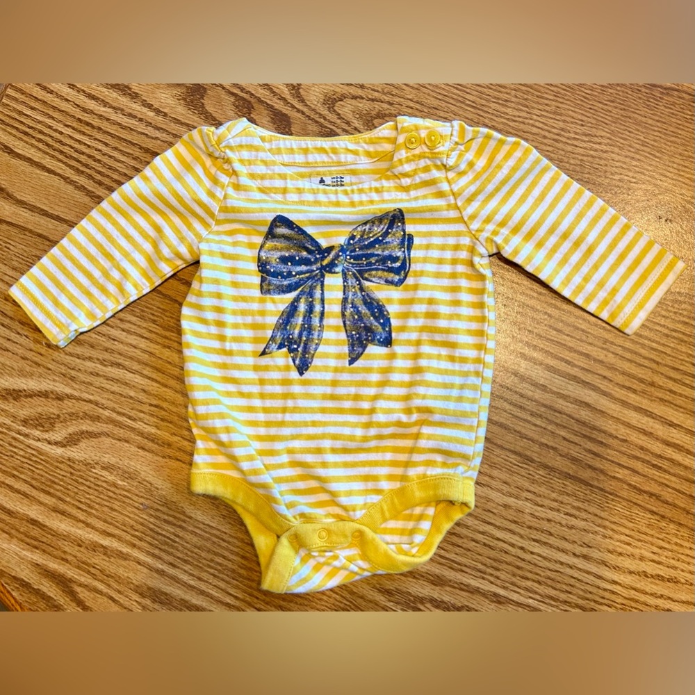 Gap baby girl, onesie size 0 to 3 months